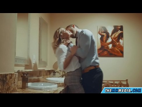 ❤️ Kad te prsata plavuša zavede u javnom zahodu Porno vk u pornografiji hr.pornsexer.ru ❌